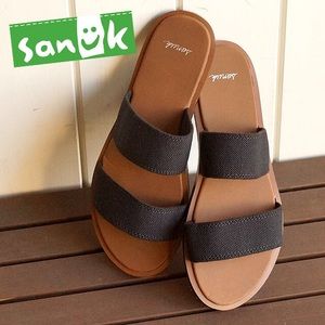 Sanuk Yoga sandals
